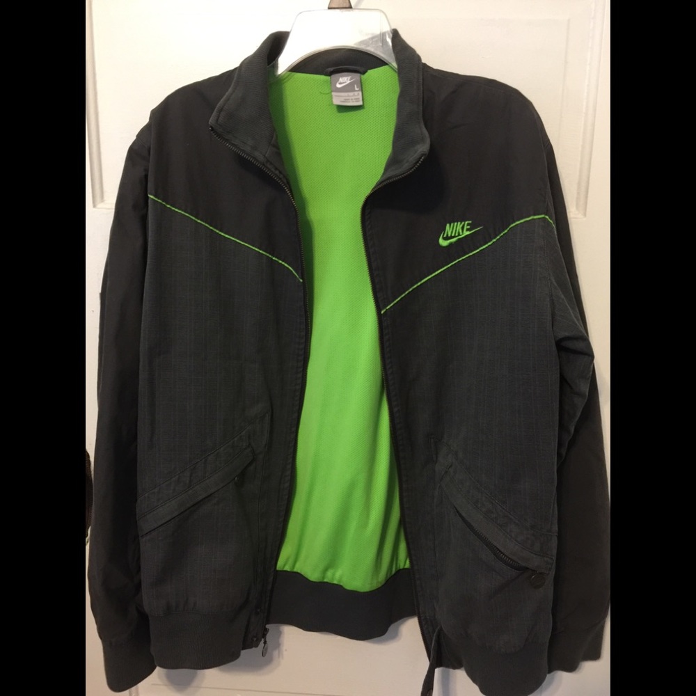 Nike Men’s Twill Cotton Jacket in Gray & Green